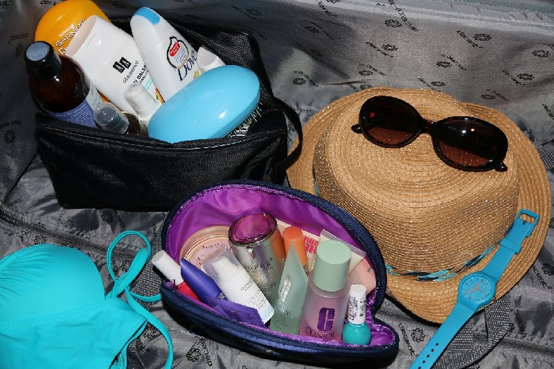 Opalanie się, co zabrać ze sobą na plażę?